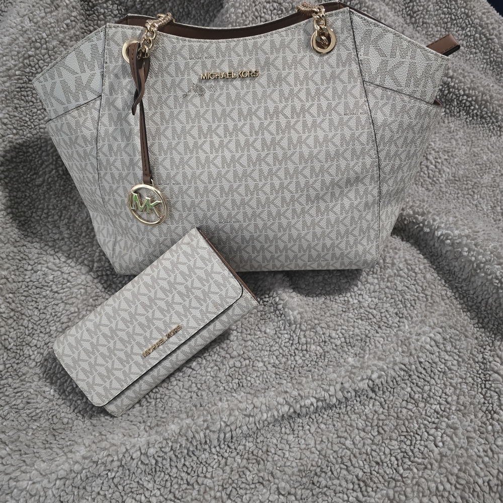 Michael Kors Gray Women's Jet Set Bag and Wallet Set
